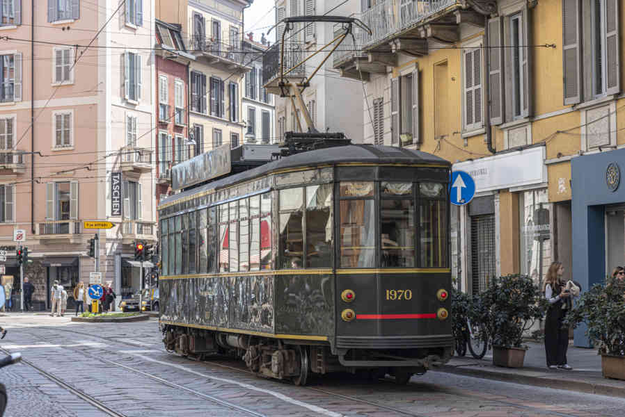 Italia - Milán 185 - tranvia.jpg